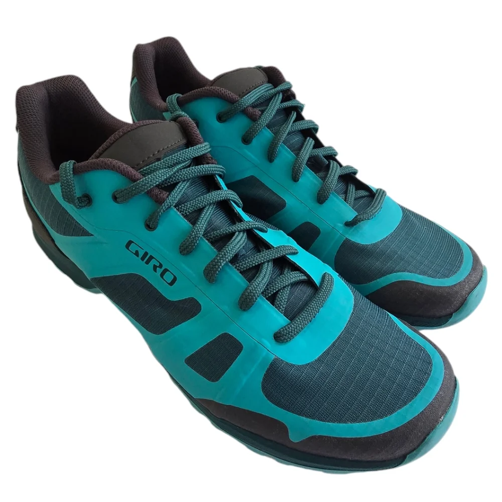 Giro biking shoes for women, size 10.5, Mint green color.